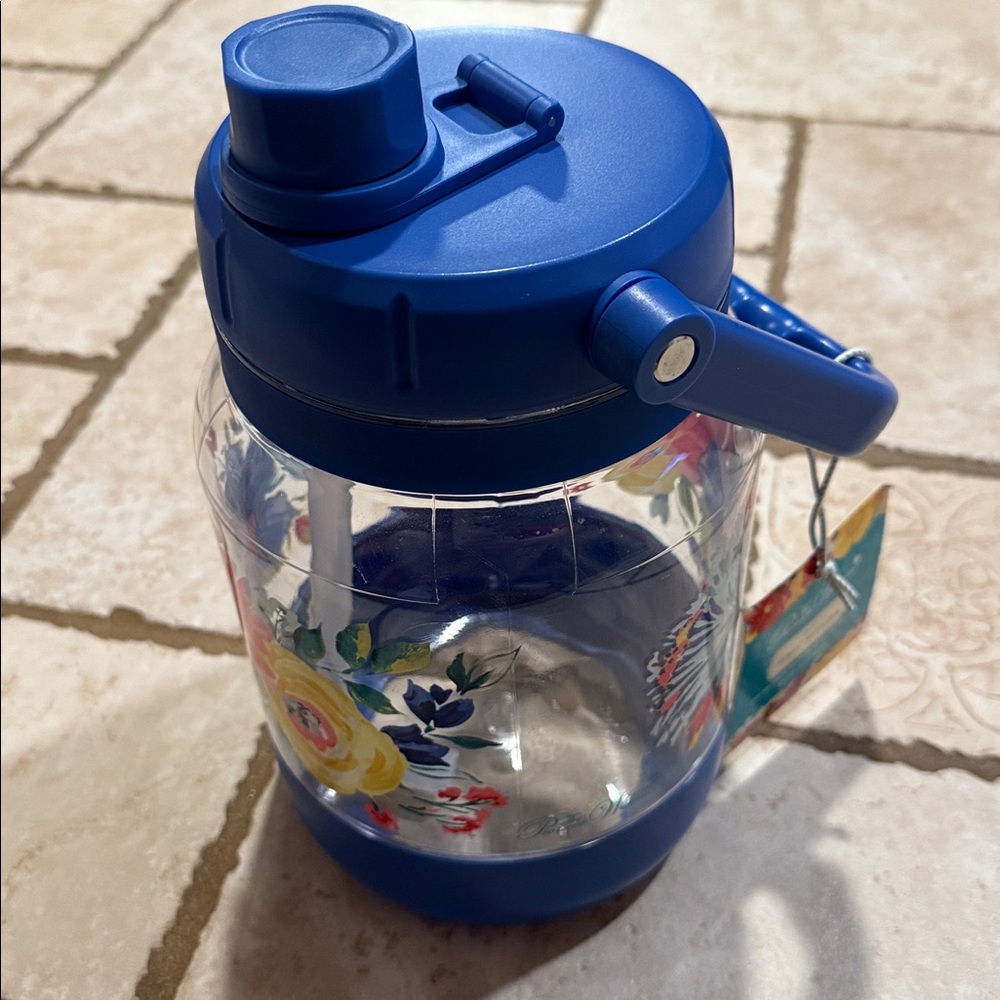 🌸 New The Pioneer Woman Delaney 0.74-Gallon Tritan Jug with Lid & Straw Blue Red